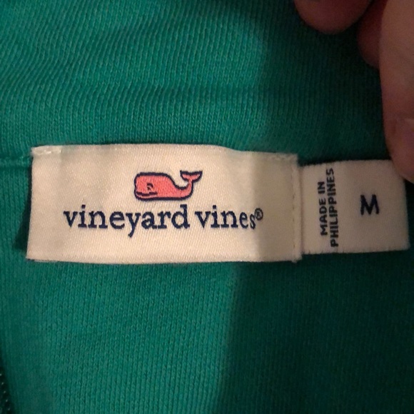 Vineyard Vines size Medium - Picture 3 of 3